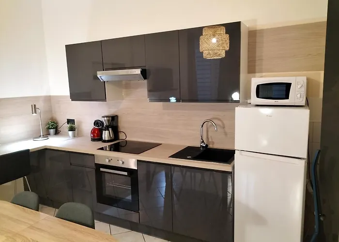 Appartement 4 Personnes Hyper Centre En Vieille Ville Au Pied Des Remparts
