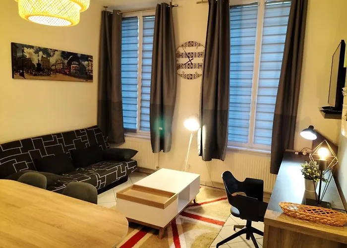 Appartement 4 Personnes Hyper Centre En Vieille Ville Au Pied Des Remparts